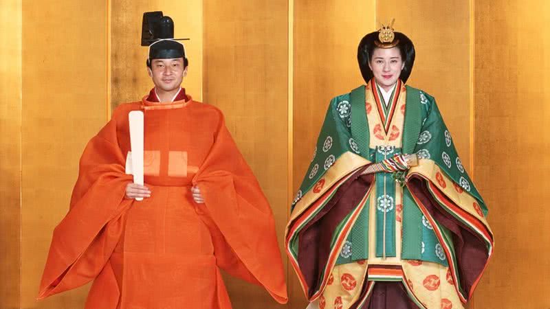 Imperador Naruhito e a esposa Masako em trajes imperiais - Wikimedia Commons / 在ムンバイ日本国総領事館