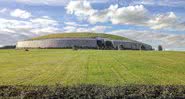 A tumba de Newgrange - Tjp finn via Wikimedia Commons