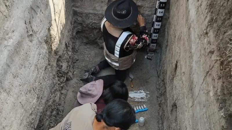 Pesquisadores do Instituto Nacional de Antropologia e História do México (INAH) durante pesquisas nos sítios arqueológicos - Divulgação/INAH