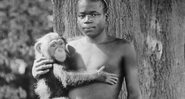 Fotografia de Ota Benga no zoológico - Domínio Público