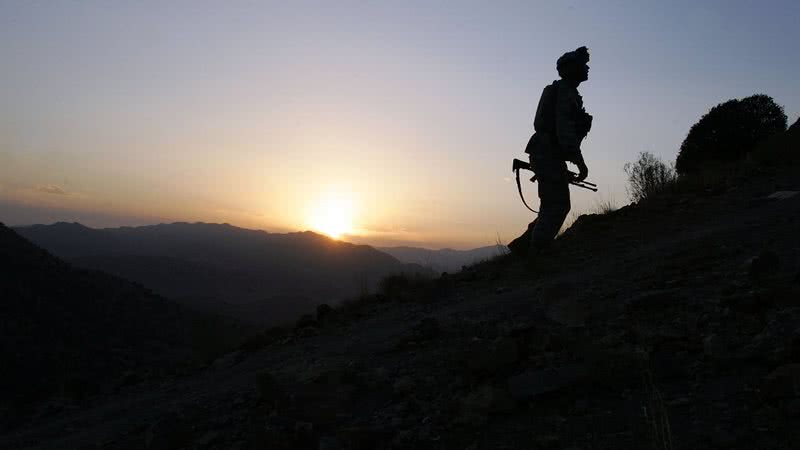 Fotografia de soldado na fronteira do Afeganistão, em 2006 - Getty Images