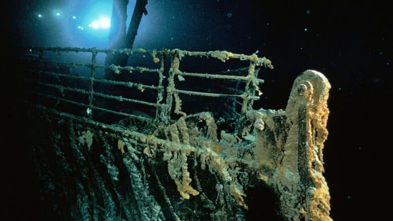 Fotografia registra proa do Titanic completamente deteriorada no fundo do mar - Divulgação