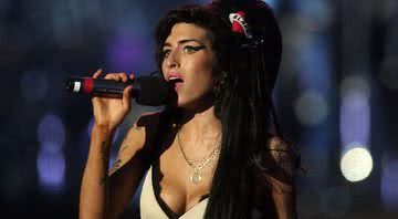 Amy Winehouse durante apresentação em Londres em 2008 - Getty Images