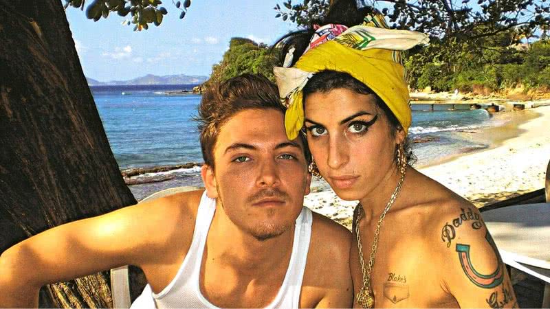 Amy e o amigo Tyler em foto pessoal na praia - Divulgação / Tyler James