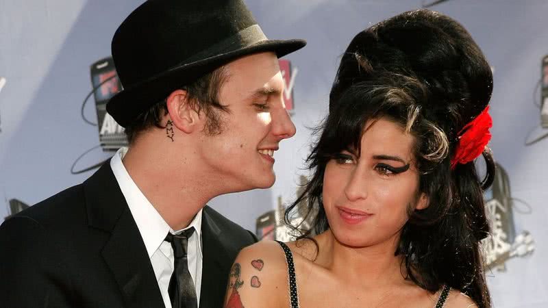 Amy Winehouse e Blake Fielder-Civil no tapete vermelho do MTV Movie Awards de 2007 - Getty Images