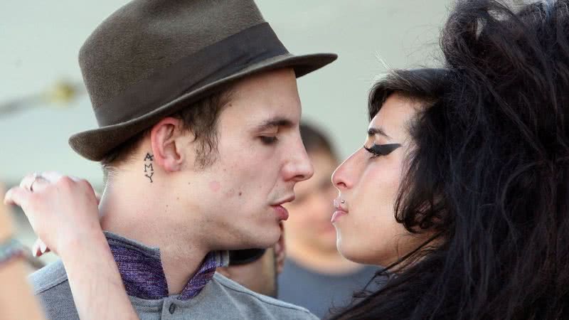 Blake e Amy poucos momentos antes de beijo - Getty Images