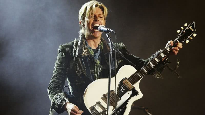 David Bowie durante apresentação em 2004 - Getty Images