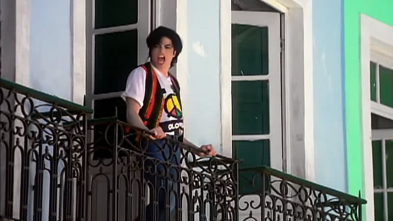 Michael Jackson na varanda do casarão - Divulgação