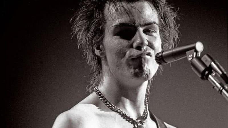 Fotografia de Sid no último show dos Sex Pistols, em 1978 - Wikimedia Commons