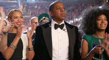 Jay-Z, Beyoncé e Solange durante premiação - Getty Images