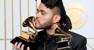 The Weeknd beija Grammy em 2016 - Getty Images