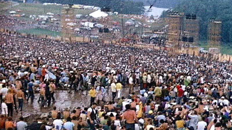 Multidão acompanha apresentação no festival Woodstock - Wikimedia Commons / Derek Redmond e Paul Campbell