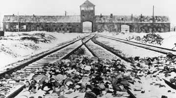 Entrada de trem de Auschwitz - Getty Images