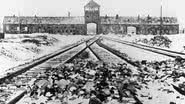 Entrada de trem de Auschwitz - Getty Images