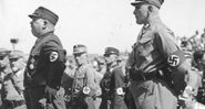 Ernst Röhm reunido ao exército SA - Domínio Público via CC BY-SA 3.0 Deutschland