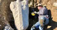 Greg Francek encontra um fóssil de Gomphotheridae - Divulgação/EBMUD