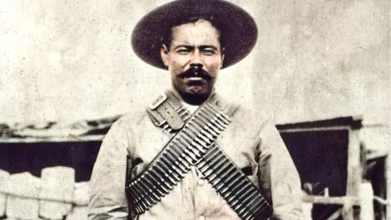 Pancho Villa em um acampamento de insurgentes - Wikimidia Commons