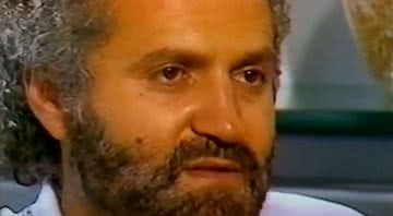 Gianni Versace durante uma entrevista - Divulgação / Youtube / That's Entertainment