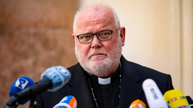 Fotografia do cardeal durante o anúncio de sua demissão, em 2021 - Getty Images