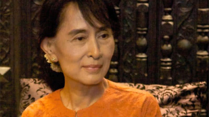 Fotografia de Aung San Suu Kyi, patrona da democracia em Mianmar - Wikimedia Commons