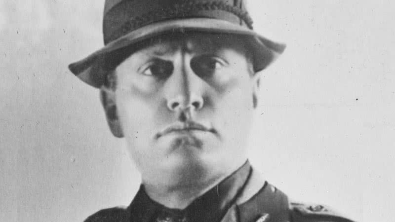 Retrato do líder fascista Benito Mussolini - Wikimedia Commons