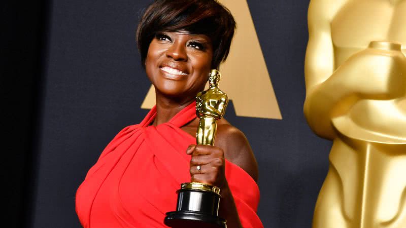 Viola Davis com seu Oscar em 2017 - Getty Images