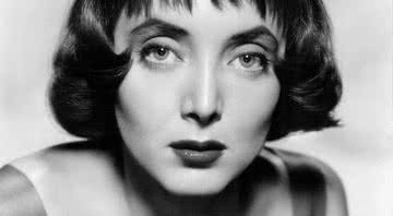 A jovem Carolyn Jones, em 1956 - Wikimedia Commons