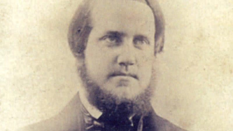 Fotografia de dom Pedro II por volta dos 22 anos - Wikimedia Commons