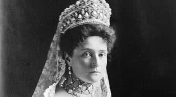 Alexandra Fyodorovna em foto oficial - Wikimedia Commons