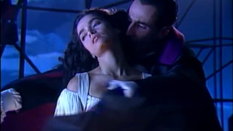 Cena  da abertura da novela Vamp - Divulgação / Youtube/ TV Globo