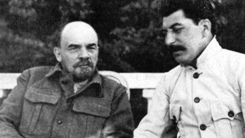 Lenin e Stalin em setembro de 1922 - Domínio público/Maria Illyinichna Ulyanova