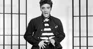 Elvis Presley contracenando no filme 'Jailhouse Rock' - Metro-Goldwyn-Mayer/Wikimedia Commons