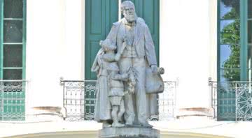 Foto da estátua de Joaquim Pereira Marinho, traficante de escravos, em Salvador, na Bahia - Acervo da Fundação Gregório de Mattos