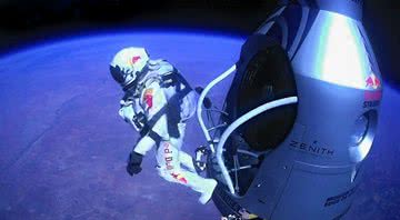 Felix Baumgartner no momento do salto estratosférico - Divulgação / Red Bull