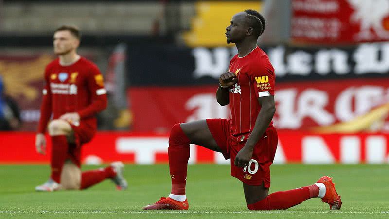 O atleta senegalês Sadio Mané durante protesto antirracista - Getty Images