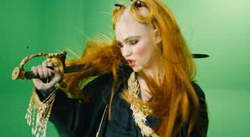 Grimes em clipe musical - Divulgação/Youtube/Grimes