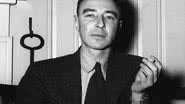 O físico J. Robert Oppenheimer - Domínio Público via Wikimedia Commons