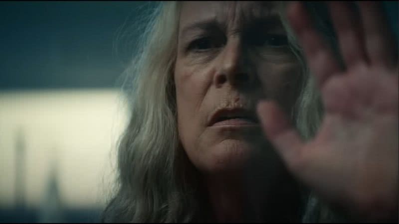 Jamie Lee Curtis no filme "Halloween Kills", que foi lançado esse ano - Divulgação/ Youtube/ Variety