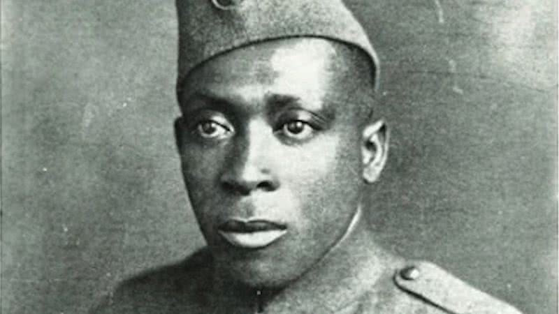 Henry Johnson em foto pessoal - Wikimedia Commons