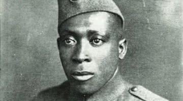 Henry Johnson em foto pessoal - Wikimedia Commons