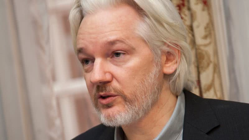 Fotografia de Julian Assange em 2014 - Wikimedia Commons