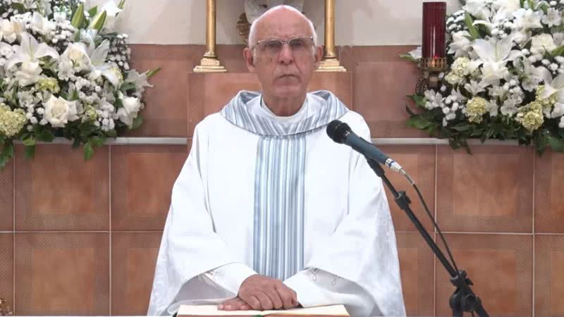 Imagem do padre Júlio Lancellotti em missa - Divulgação/ Youtube/ OArcanjoNoAr/ 31 de maio de 2021