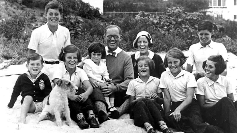 Os Kennedy em foto pessoal - Wikimedia Commons