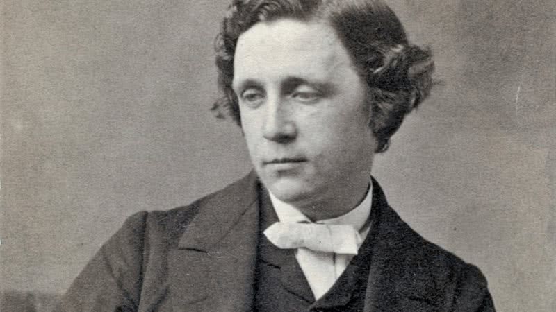 Fotografia do autor Lewis Carroll - Wikimedia Commons