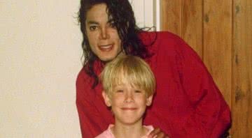 Fotografia de Macaulay Culkin com Michael Jackson - Divulgação/Youtube