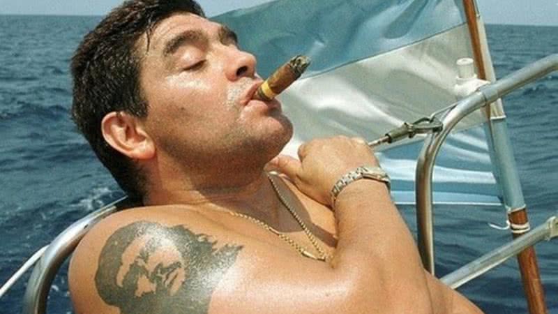 Maradona e sua tatuagem do Che Guevara - Divulgação