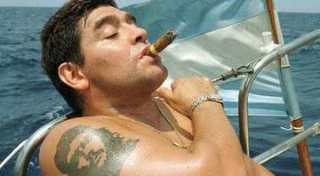 Maradona e sua tatuagem do Che Guevara - Divulgação