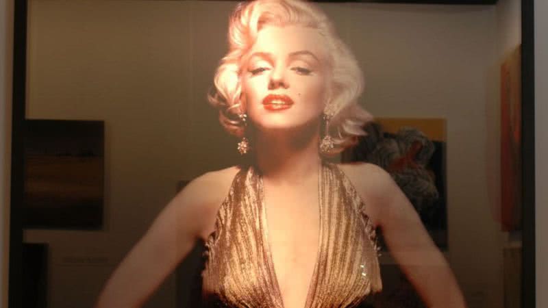 Fotografia mostrando quadro de Marilyn Monroe em feira de arte realizada em Miami no ano de 2005 - Getty Images