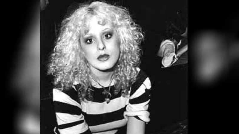 Retrato fotográfico de Nancy Spungen em preto e branco - Wikimedia Commons