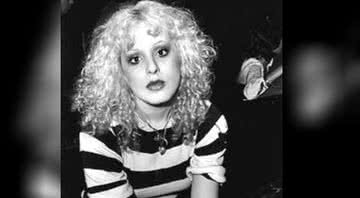 Retrato fotográfico de Nancy Spungen em preto e branco - Wikimedia Commons